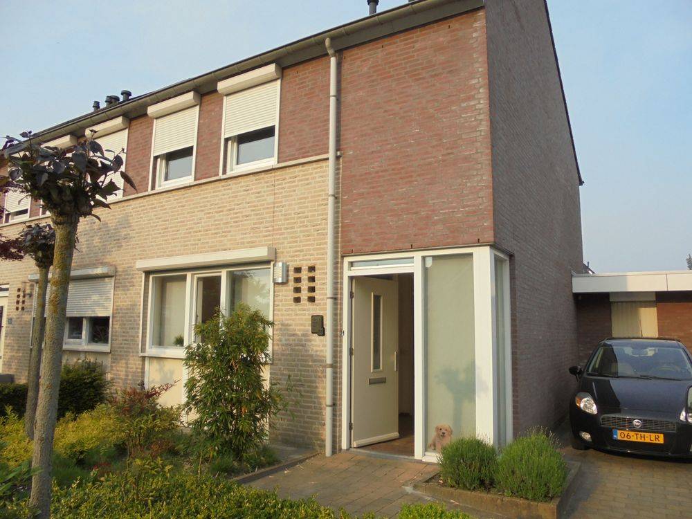 Kleurwijziging deuren en puivullingen in Weert (Boshoven) — foto 1