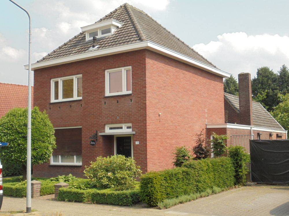 Woonhuis met uitbouw in Weert (Kruisstraat) — foto 1
