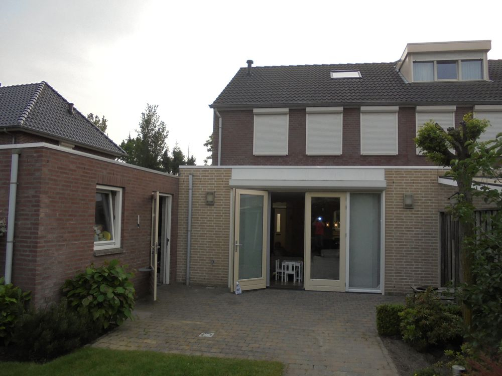 Kleurwijziging deuren en puivullingen in Weert (Boshoven) — foto 2