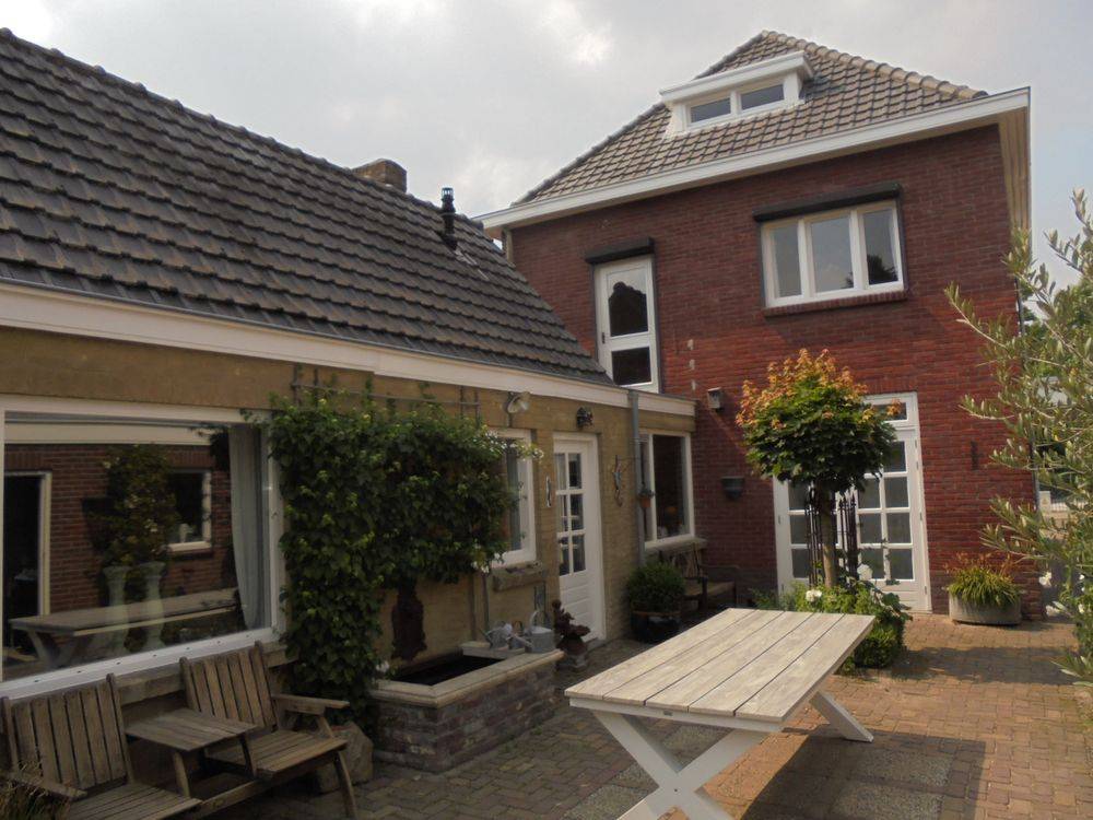 Woonhuis met uitbouw in Weert (Kruisstraat) — foto 2