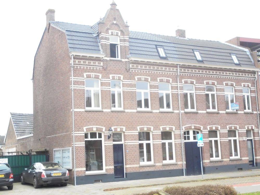 Monumentaal herenhuis in Weert (Emmasingel) — foto 2